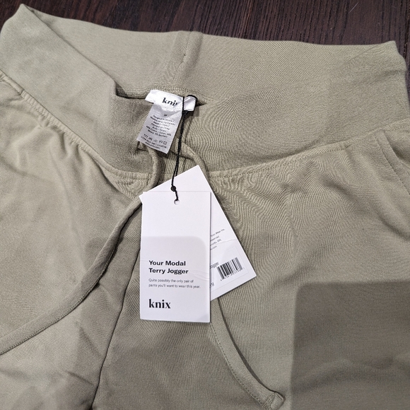 Knix "Good to Go" Jogger - Picture 3 of 8